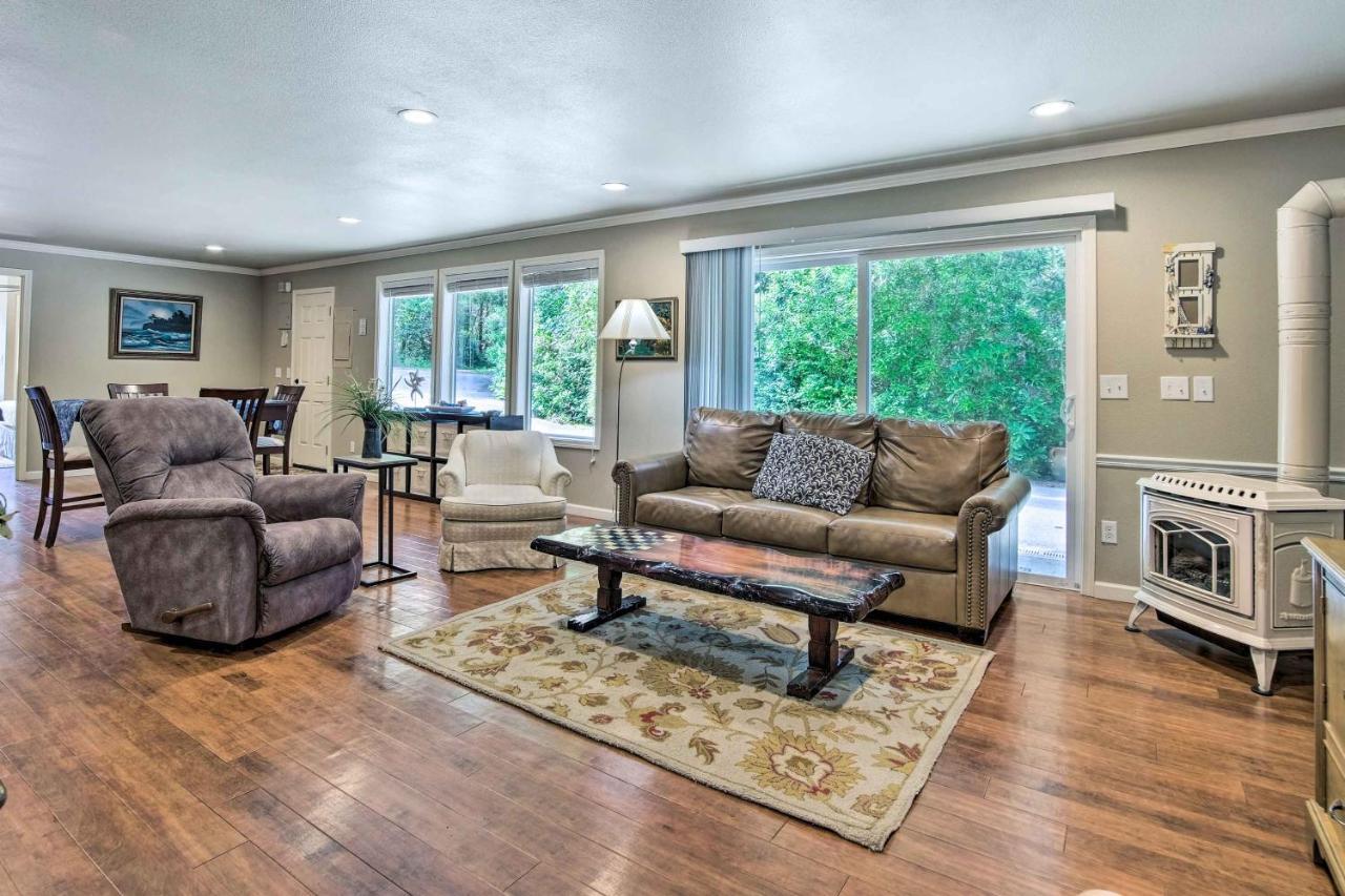 Coos Bay Retreat Less Than 2 Mi To Marina And Casino! Екстериор снимка